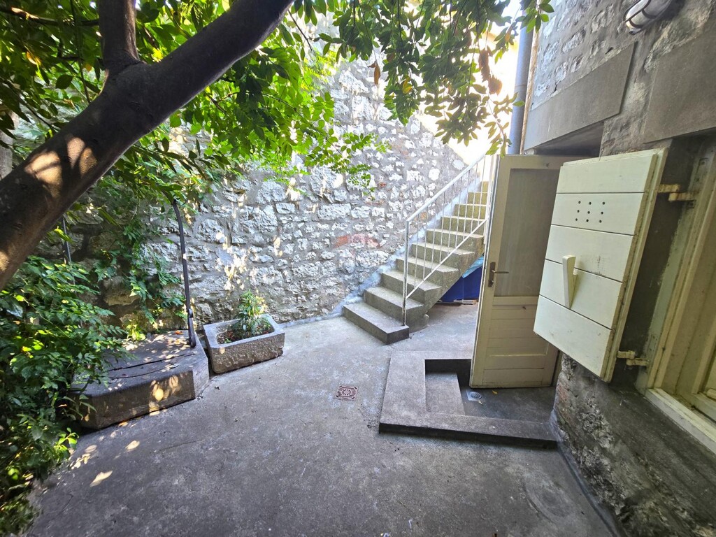 Image 6064808 - 8