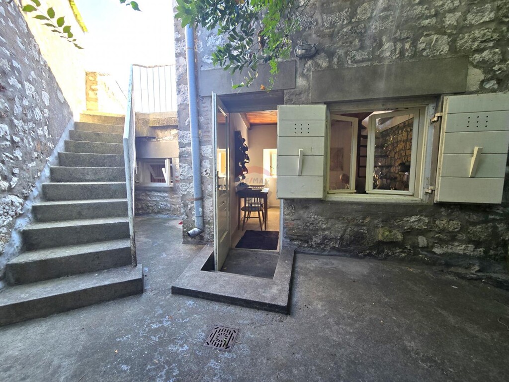 Image 6064808 - 7