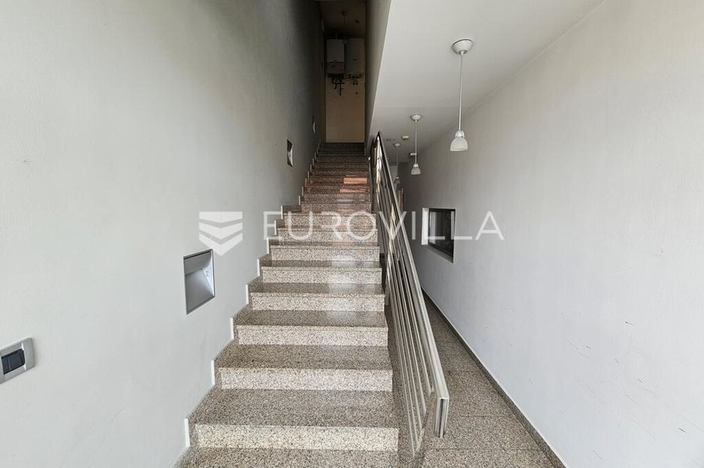 Image 6072890 - 4