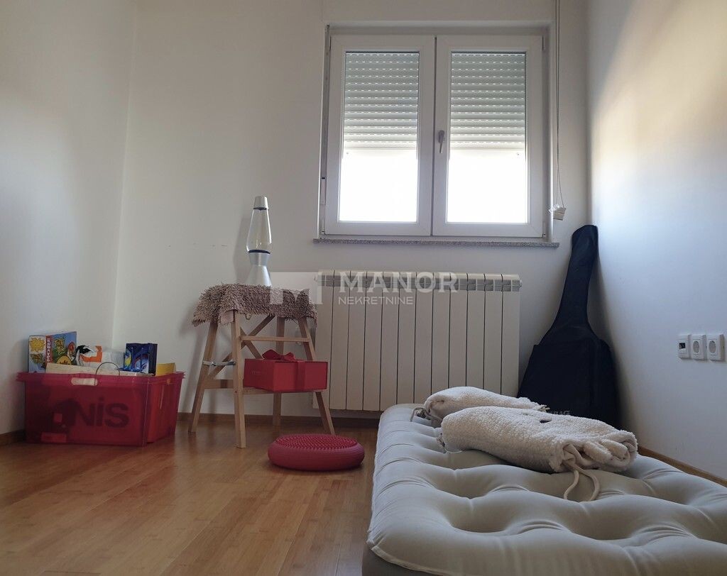 Image 6073757 - 7