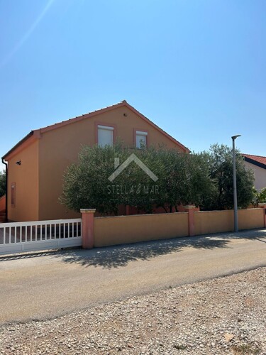 REZERVIRANO!! Kuća sa dva apartmana, mirna lokacija - Vir
