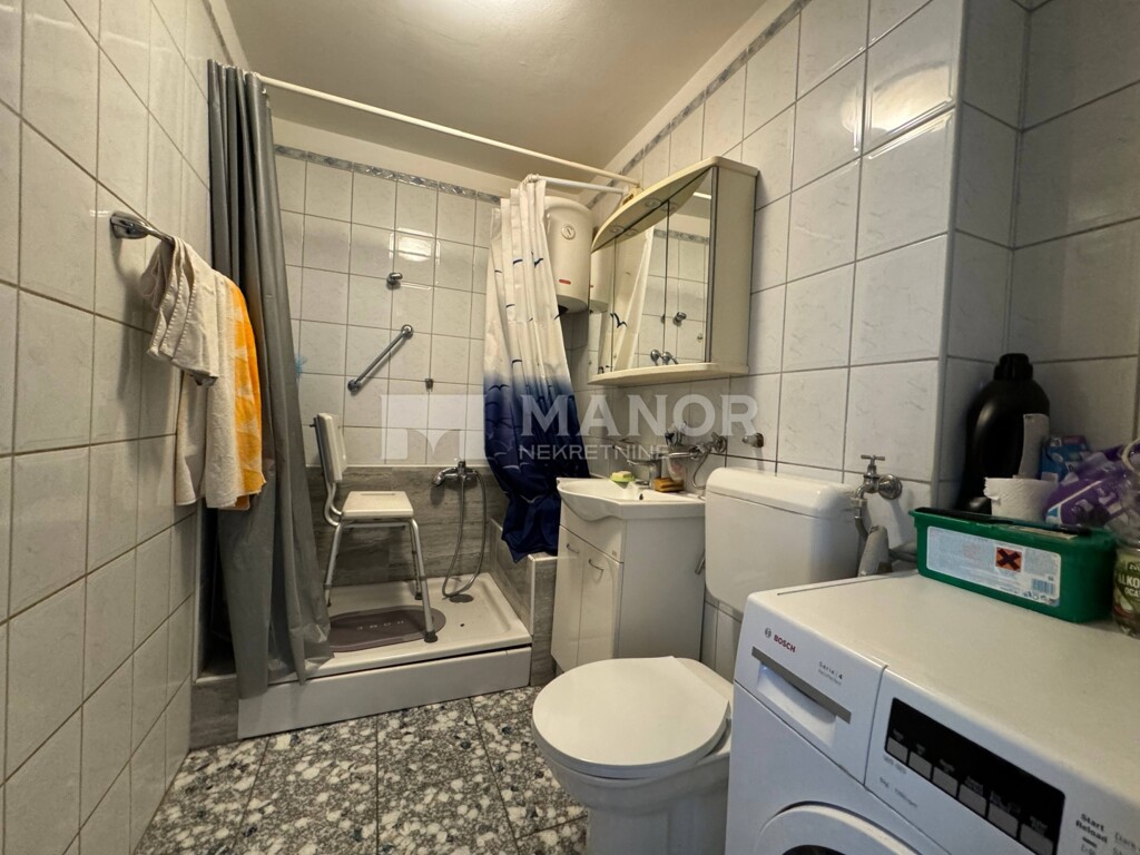 Image 6074631 - 6