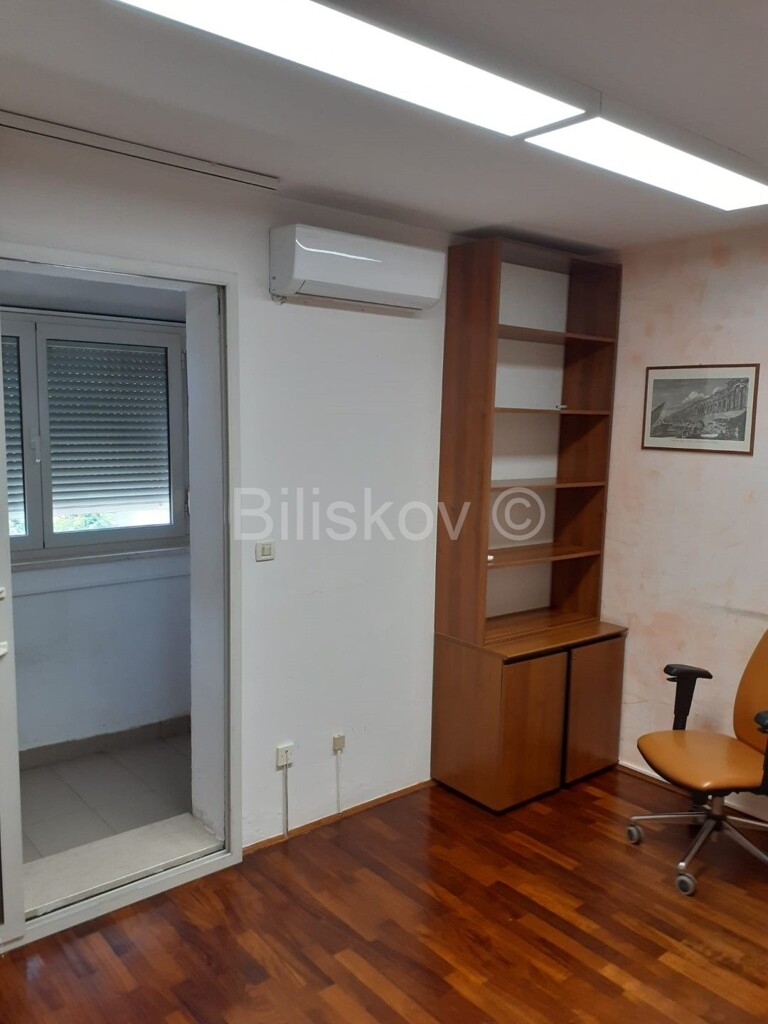 Image 6075077 - 5