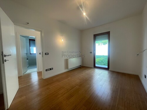 Thumbnail 6079812 - 9