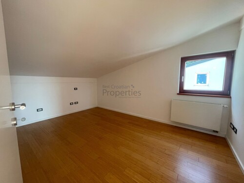 Thumbnail 6079812 - 12