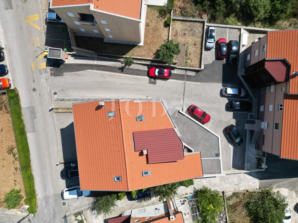 Image 6083829 - 6