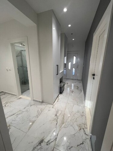 Okrug Gornji, 3-sobni stan 80m2 renoviran + studio apartman 23m2 (prodaja)