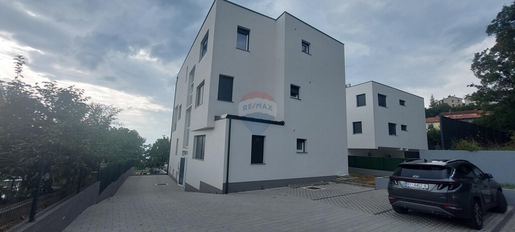 Image 6084629 - 4