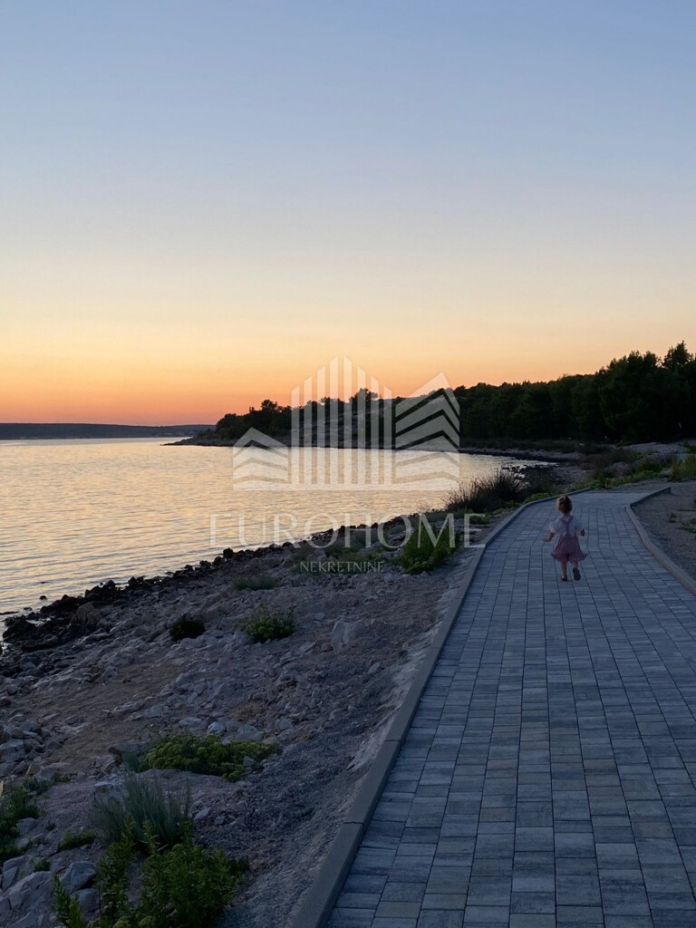 Image 6085716 - 12