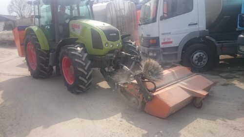 Prodaje se četka za traktor sa sakupljačem
