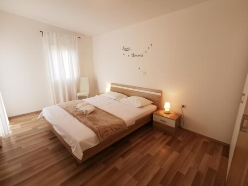 Thumbnail 6093620 - 12