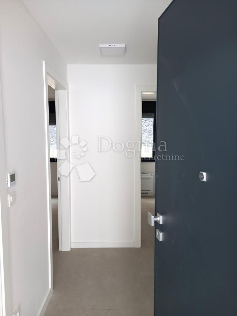 Image 6094389 - 7