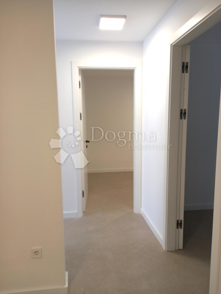 Image 6094389 - 9