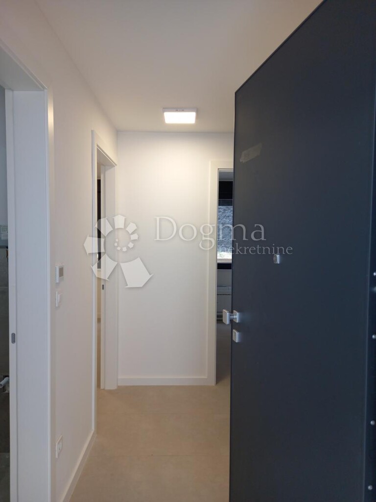 Image 6094394 - 7