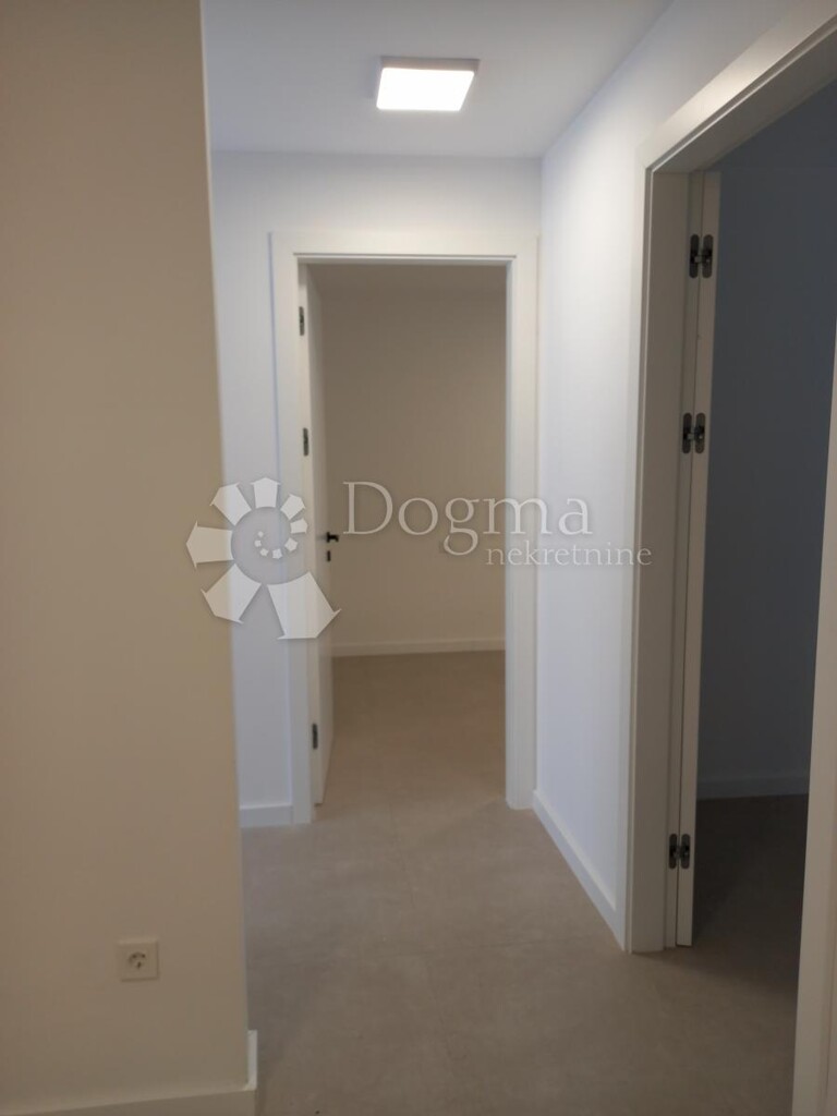 Image 6094411 - 8