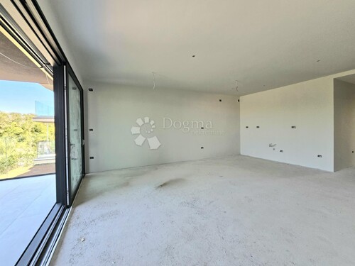 Thumbnail 6101186 - 5