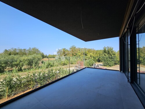 Thumbnail 6101186 - 1