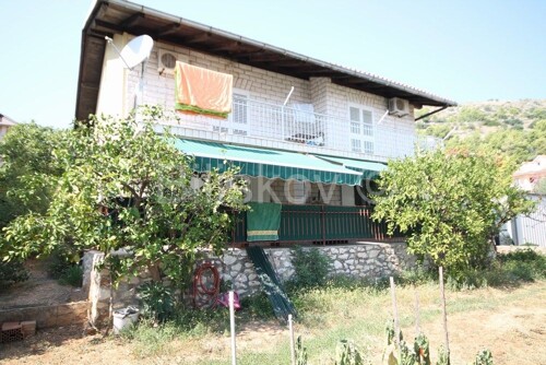 Seget Donji, obiteljska kuća sa 2 stana, prodaja