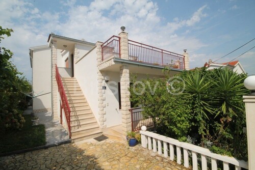 Čiovo, Okrug G.,obiteljska kuća s 4 apartmana, prodaja