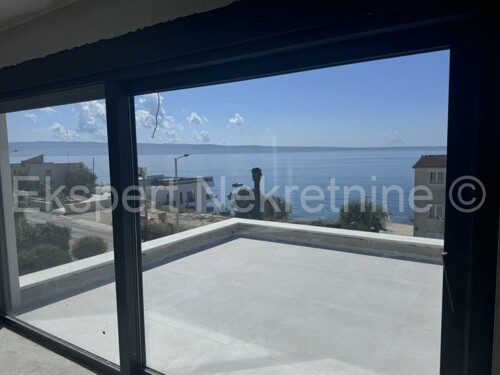 Podstrana, Sv.Martin, dvojna kuća 360 m2, 2. red od mora, 40m od plaže