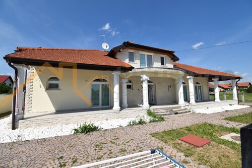 PRODAJE se luksuzna kuća u Dugom Selu, tlocrtne površine 187 m2