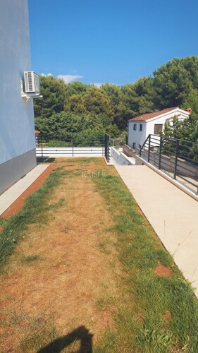 Nerezine, otok Lošinj - dvoetažni apartman 75,65 m2, blizina