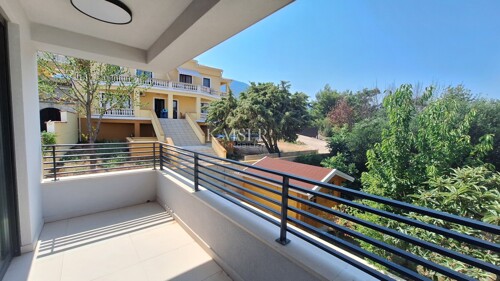Nerezine, otok Lošinj - dvoetažni apartman 75,65 m2, blizina
