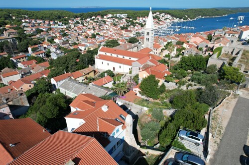 Mali Lošinj, novogradnja, stan u centru grada