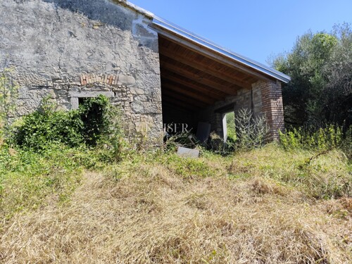 Istra, Buzet - starina s građevinskim zemljištem