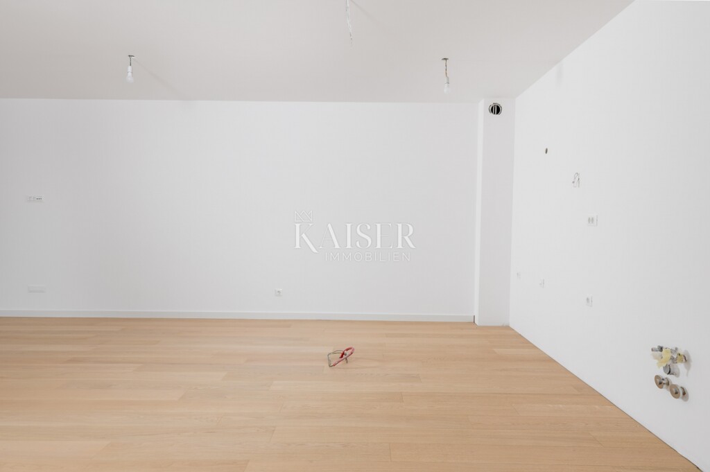 Image 6101870 - 17
