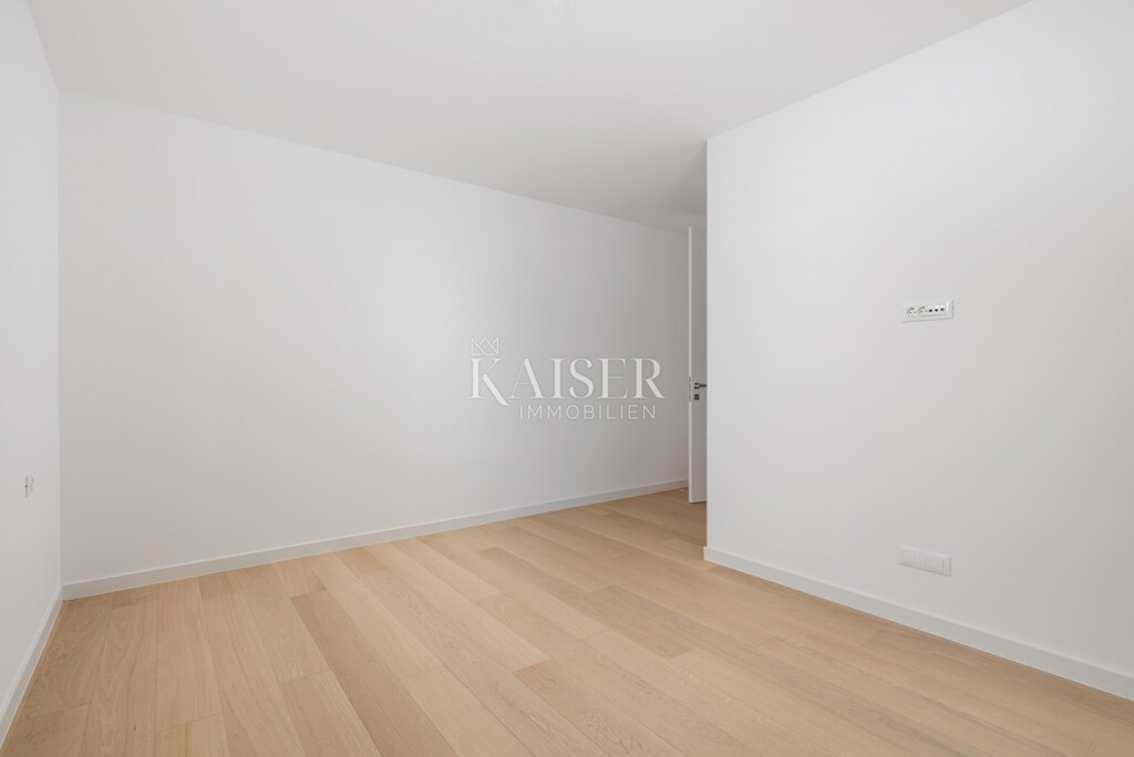 Image 6101875 - 20