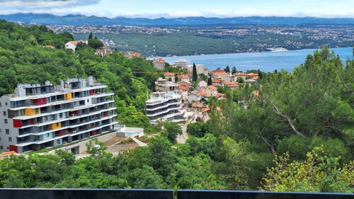 Opatija, centar, novogradnja, luksuzan stan na 2 katu s tera