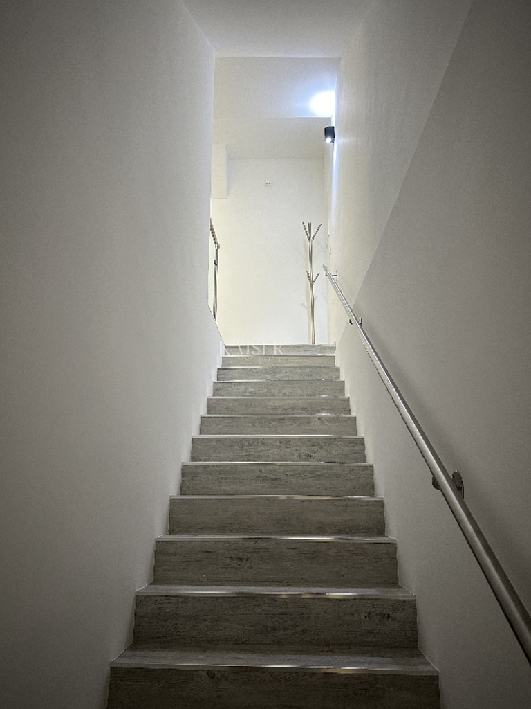 Image 6101941 - 10