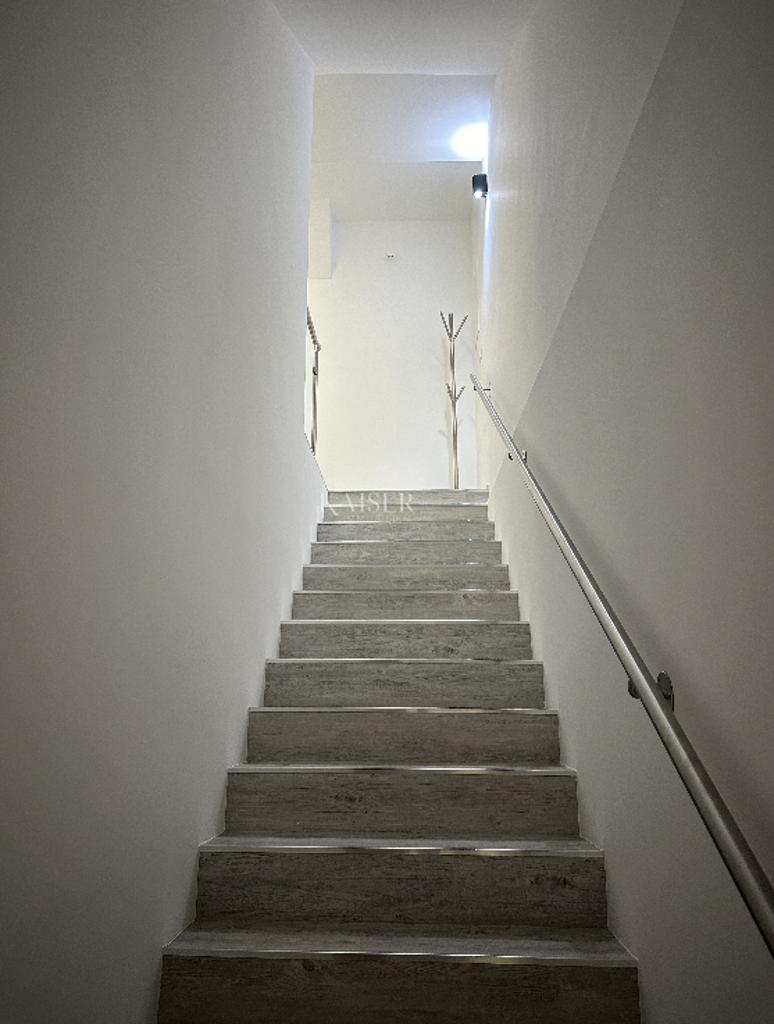 Image 6101942 - 10