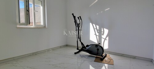 Thumbnail 6102035 - 6
