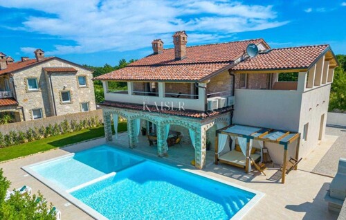 Svetvinčenat - rustikalna vila s bazenom, 160 m2