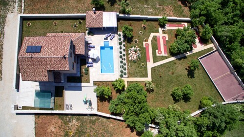 Svetvinčenat - jedinstvena vila u srcu Istre, 295 m2