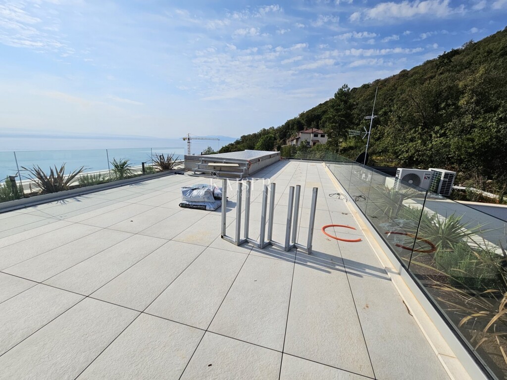 Image 6102360 - 10