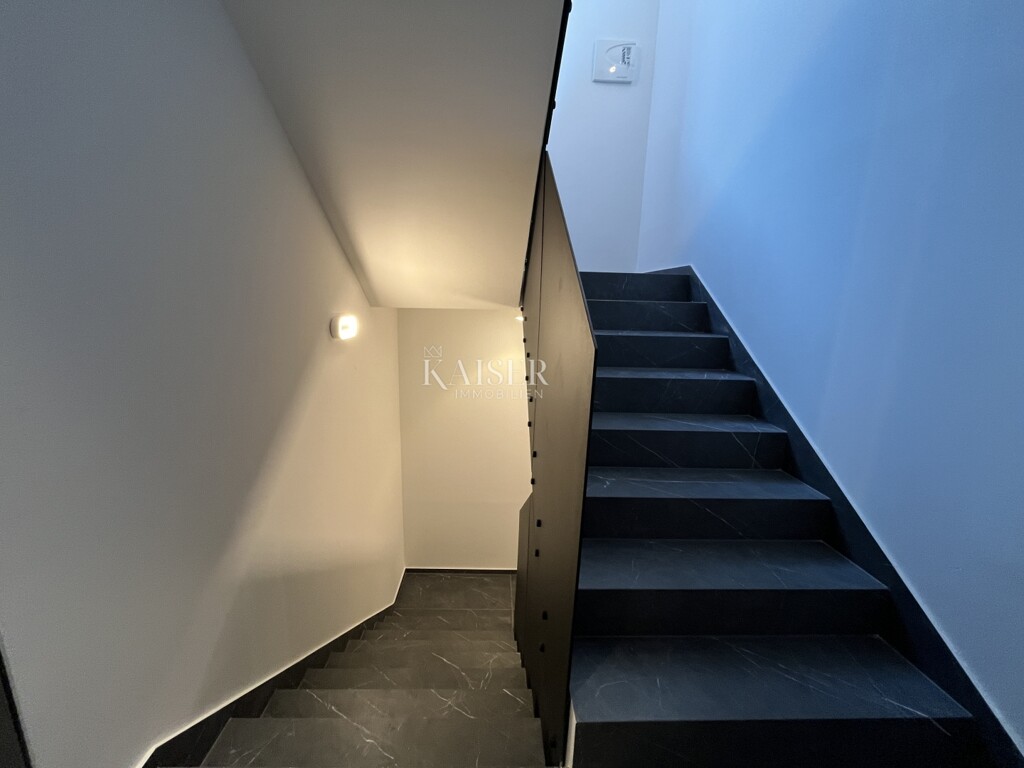 Image 6102371 - 18