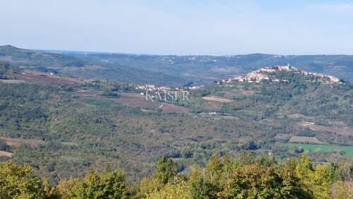 Istra, Motovun- građevinsko zemljište s predivnim panoramski