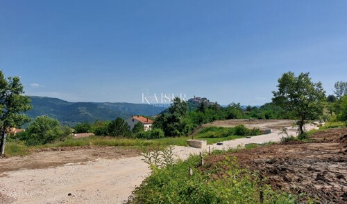 Istra ,Motovun - građevinsko zemljište u Motovunu