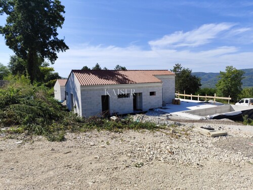 Istra, Motovun - Vila s pogledom na Motovun u izgradnji
