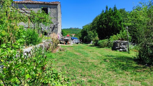 Labin - imanje s kućom, 28.000m2