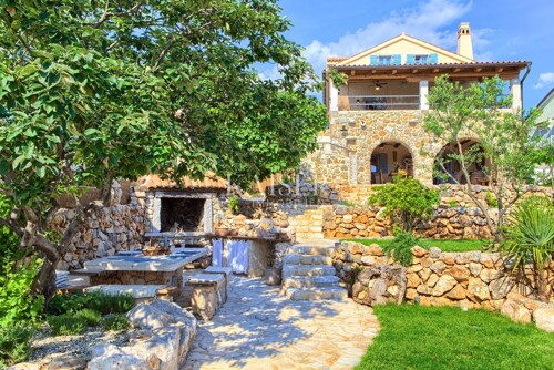 Otok Krk, Malinska, autohtona vila s pogledom na more, 260 m