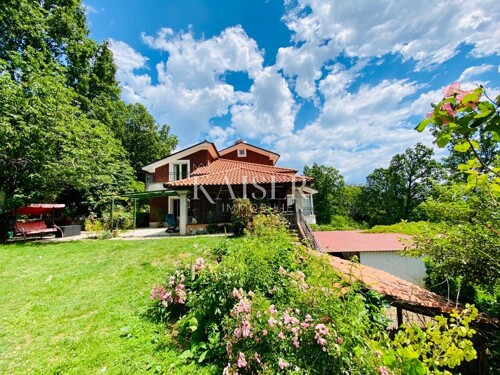 Opatija, Poljane – Obiteljska vila s ogromnom okućnicom