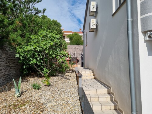 Novi Vinodolski, Klenovica, kuća sa 2 apartmana i pogledom n