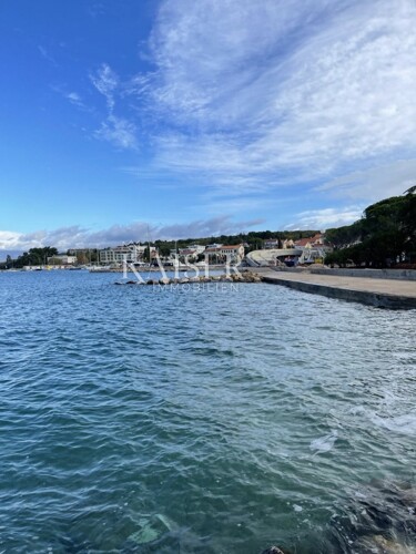 Otok Krk, Malinska - Odličan stan prvi red do mora