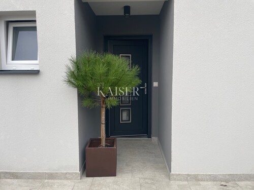 Matulji - stan 3S+DB 150 m2 s okućnicom