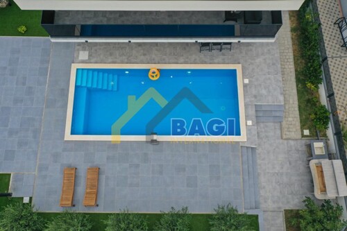 Vila na Viru s bazenom i 5 spavaćih soba- 50m od mora