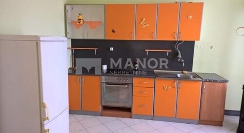 RIJEKA, PULAC - Samostojeća kuća s dva stana i konobom, park